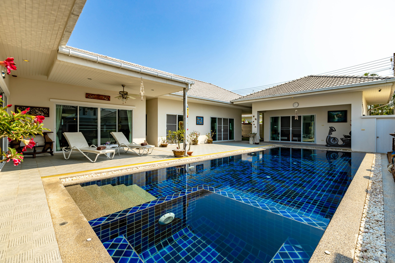 6 Bedroom Pool Villa for Sale - Great Investment Property 