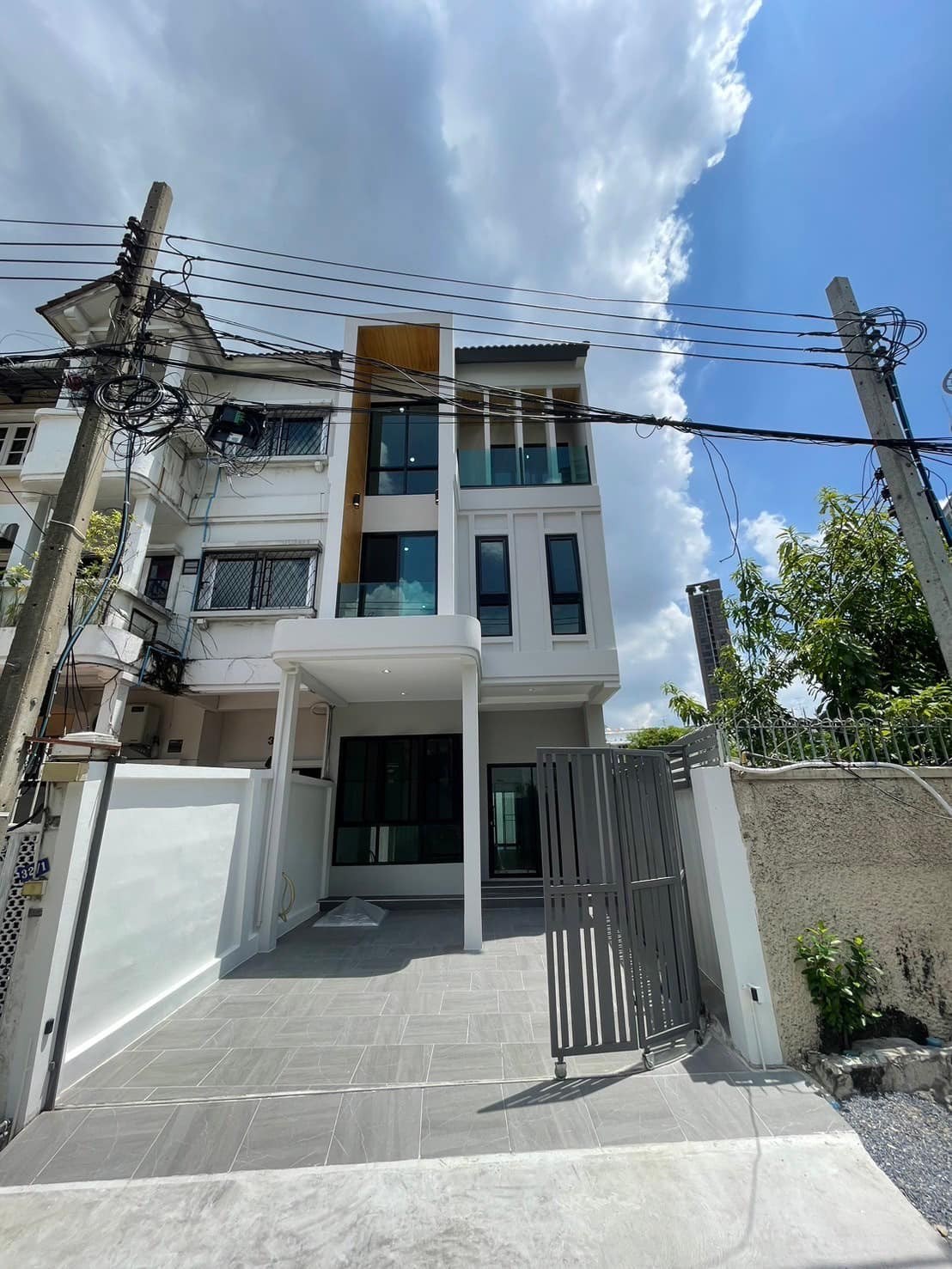 Townhome with 4 bedrooms for sale in Phra Khanong. 