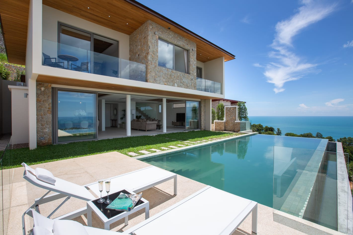 Stunning 4 bedrooms sea-view villa for sale in Choengmon 