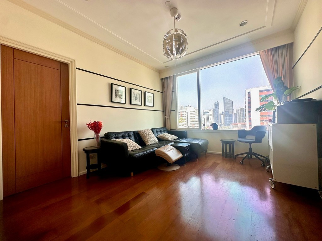 3-bedroom spacious condo for sale close to BTS Asoke 