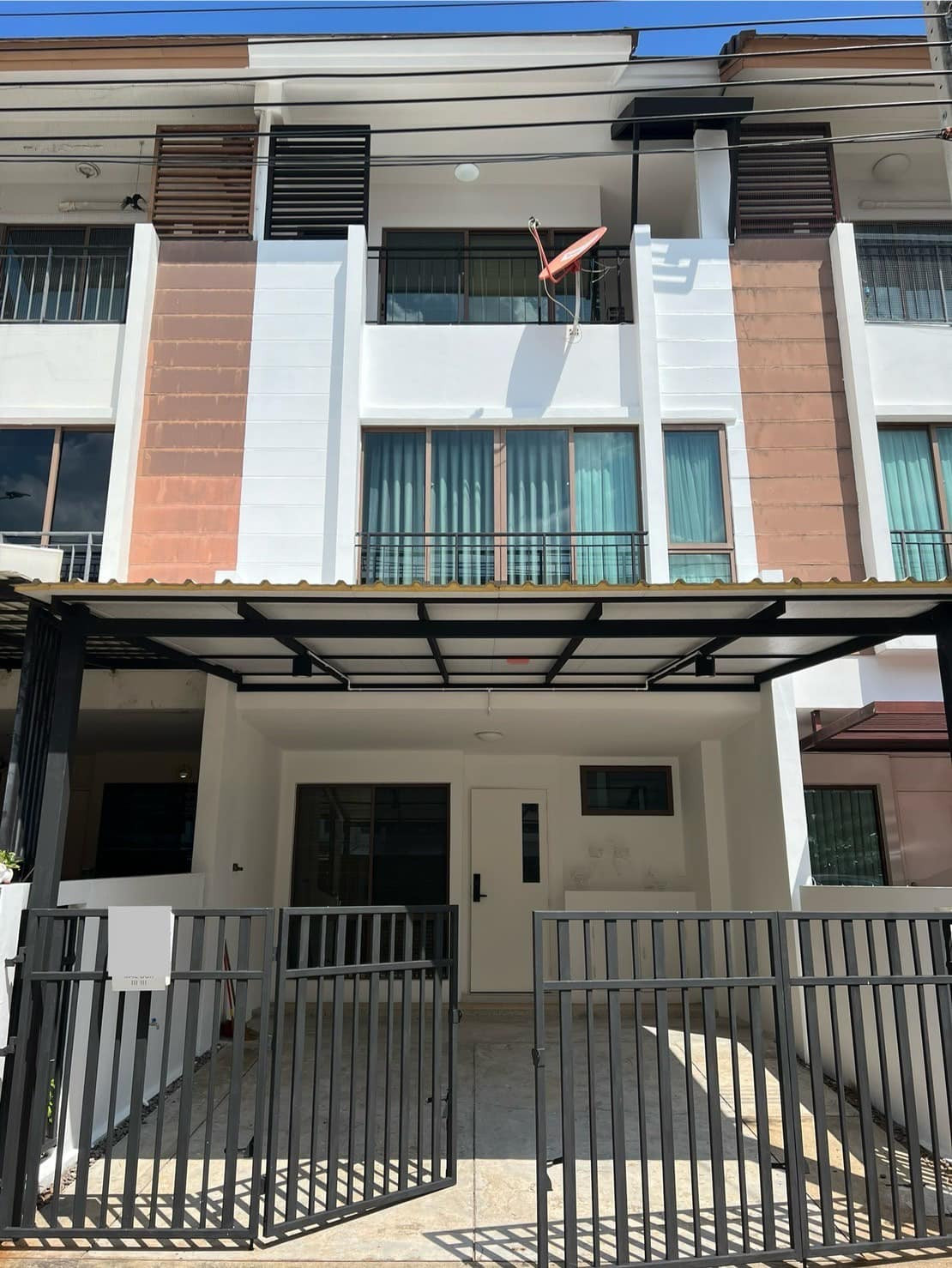 Townhouse 3-Bedroom for rent on Bangchak 