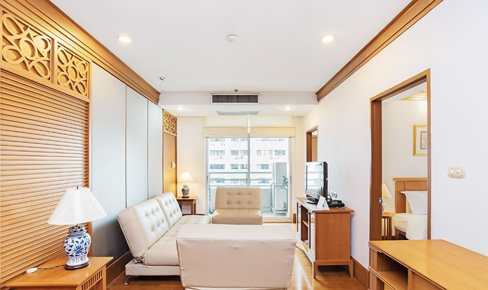 2 bedroom condo for sale on Langsuan 