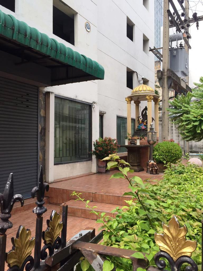 Commercial space for sale on Si Phraya - Bang Rak 