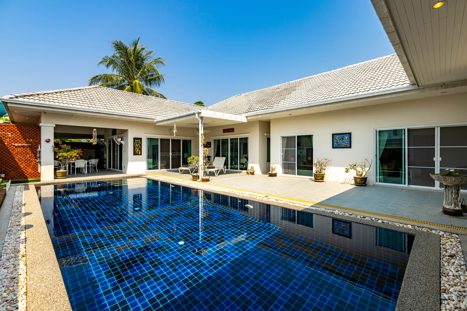 6 Bedroom Pool Villa for Sale - Great Investment Property 