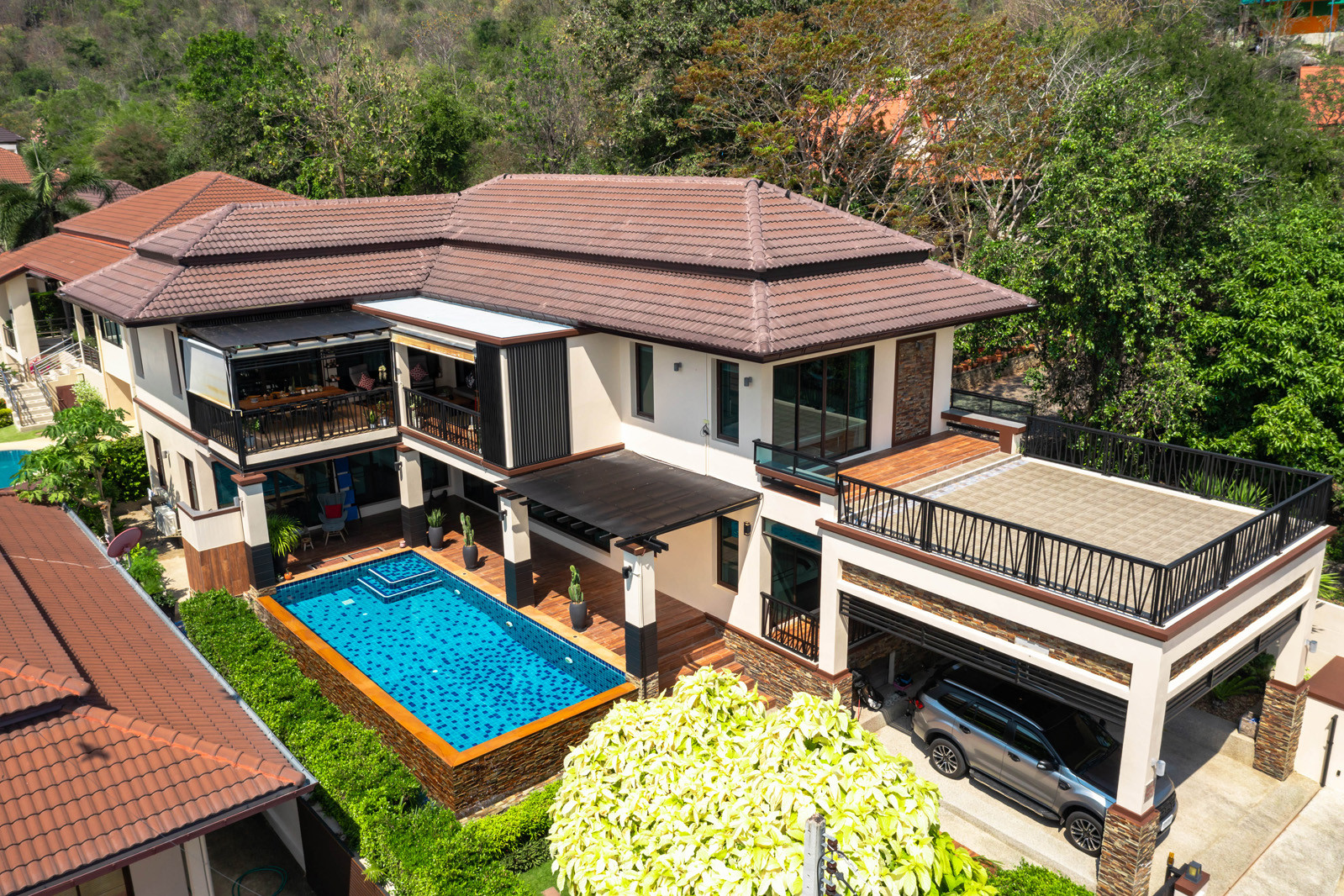 Stunning 5 Bedroom Pool Villa very Close to Central Hua Hin 