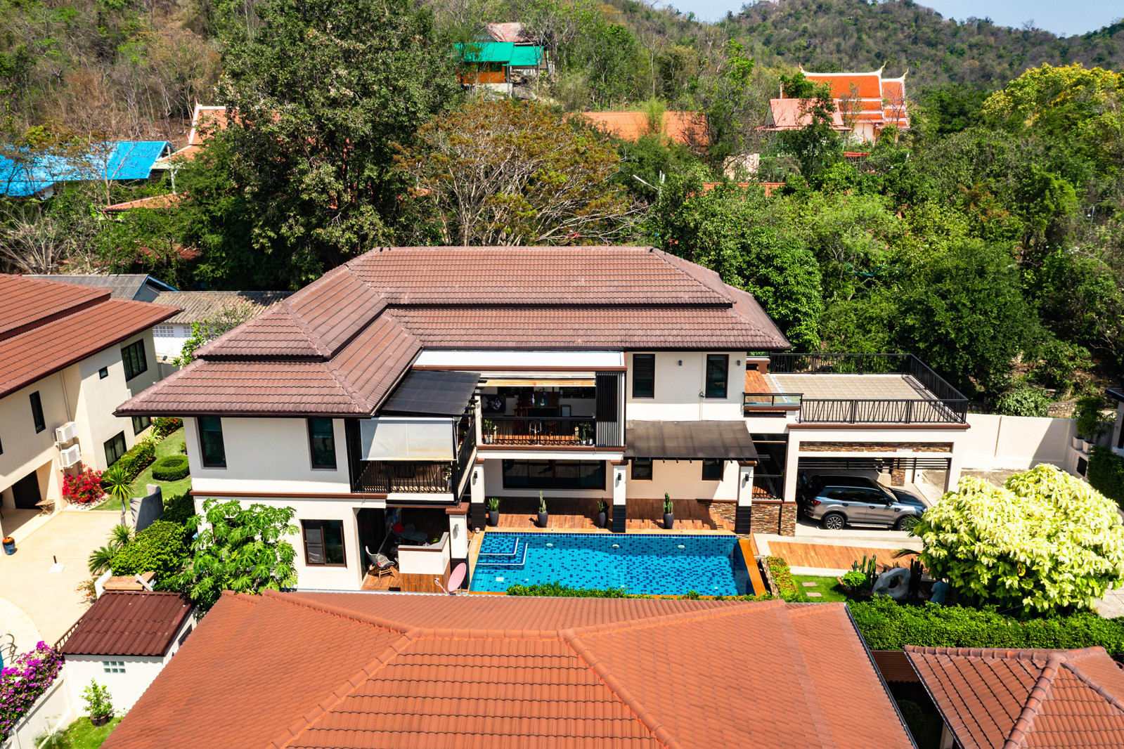 Stunning 5 Bedroom Pool Villa very Close to Central Hua Hin 