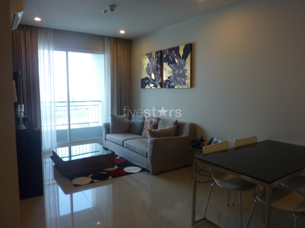 Highrise 1 bedroom condo in Sukhumvit Asok -Petchaburi area 