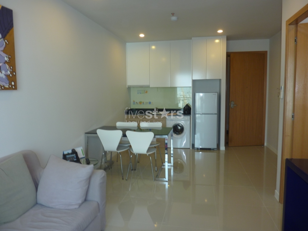 Highrise 1 bedroom condo in Sukhumvit Asok -Petchaburi area 