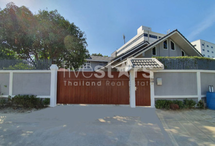 House with private swimming pool for rent in Bangkok