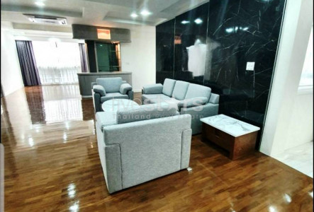 Newly renovated 3 bedrooms for sale in Phromphong