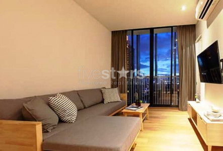 High floor unit 2 bedrooms condo for rent near BTS Phromphong