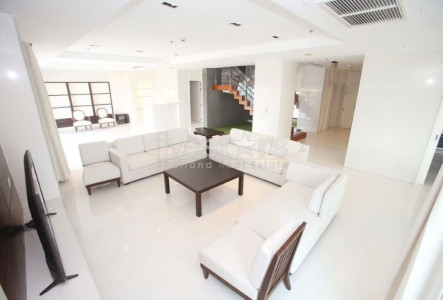 Deplex Penthouse 4 - Bedroom for rent on Ploenchit