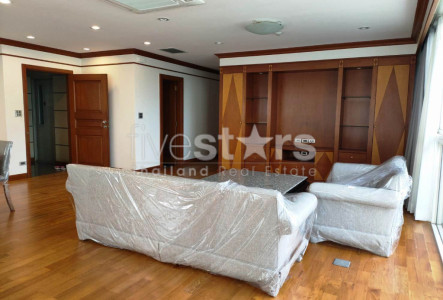 3 bedroom apartment for rent close to Chong Nonsi BTS station