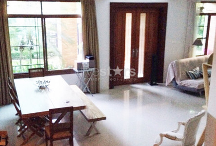 Large and comfortable 4 bedroom house in Pattanakarn area